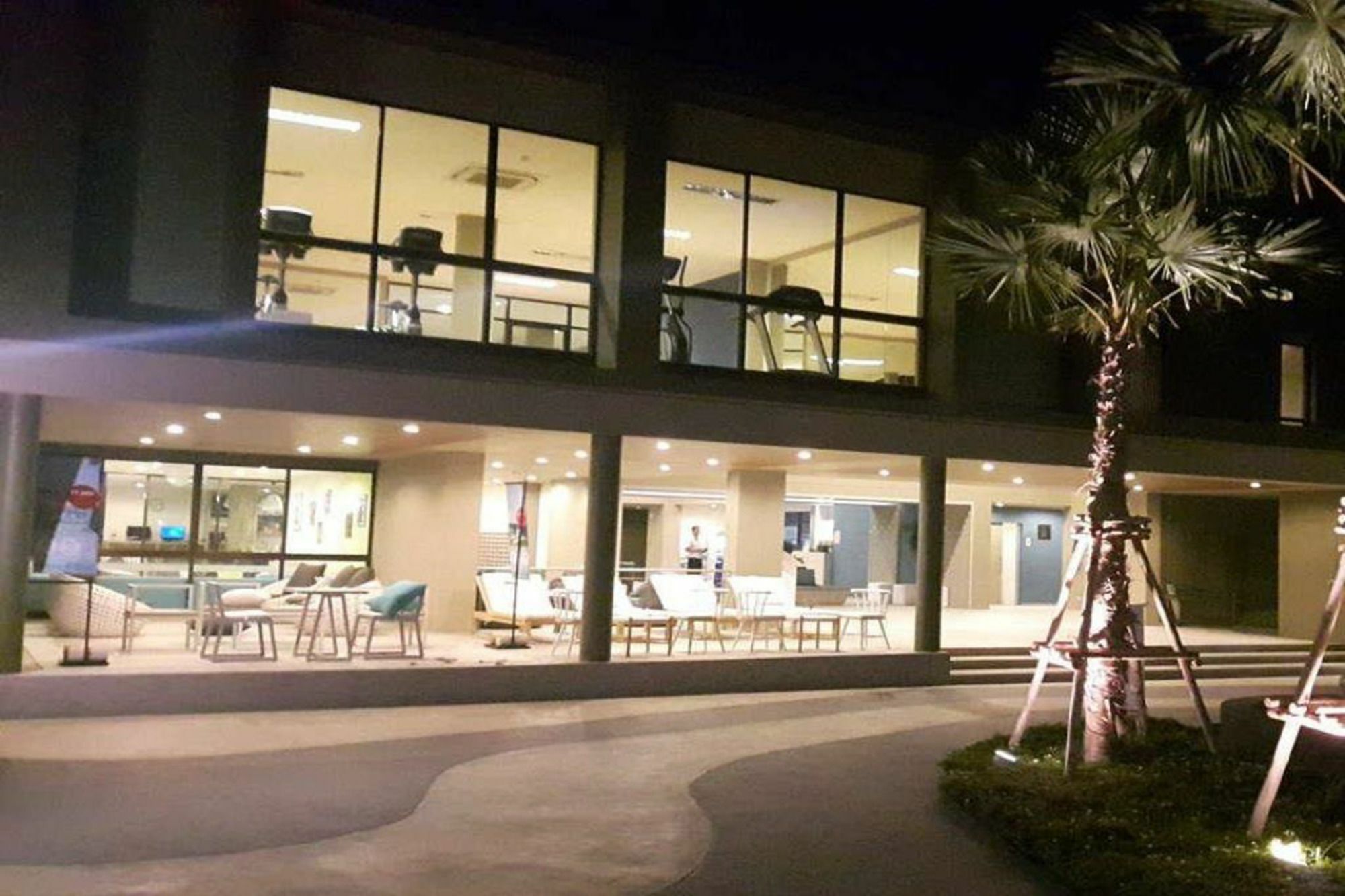 Lpn Beachfront Wifi 10 Meters To 1br ติดทะเล * צ'ה אם